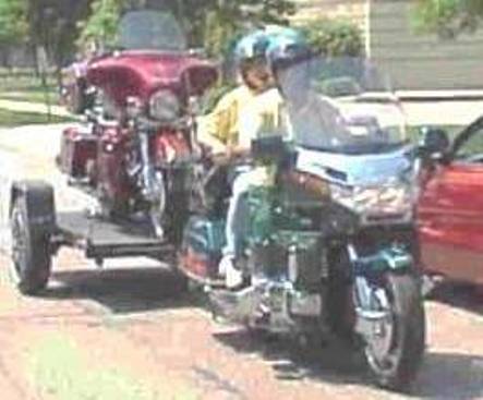 goldwing_trailer_harley_cropped_2.jpg